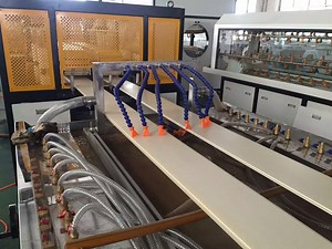 [Hot Item] WPC (PE/PP Wood Composite Profile Board Sheet Decking Extruding Making Machine