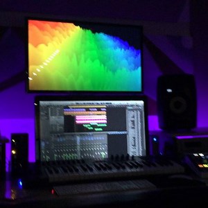 3D Spectrogram @ Black Legend Cave 😎 not really useful but very entertaining 󾌴 #studio #recordingstudio #night #spectrogram #3D #housemusic #producing #beats #dj #djlife #studiolife #summer2015 #producer #newtrack | Black Legend