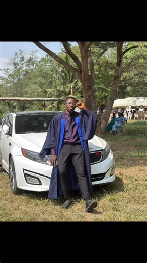 Tflexz on Instagram: "Officially a Gradute ✌️ certified journalist #gradute #graduation #2025"