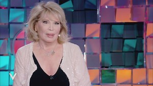 Amanda Lear: l'intervista integrale Video | Mediaset Infinity