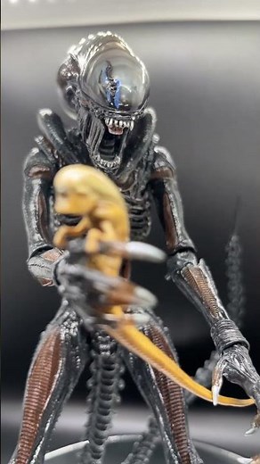 NECA Alien Romulus Scorched Xenomorph