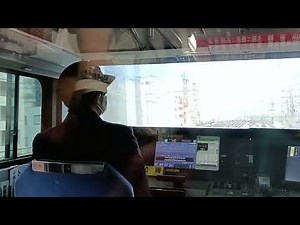 32後姿が素敵な美人運転士