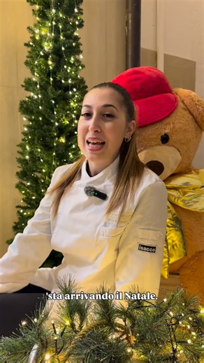 Capricci on Instagram: "✨ Natale si avvicina! ✨ Abbiamo tante soluzioni e prodotti pensati per rendere le tue feste ancora più speciali: panettoni artigianali, cesti regalo e dolci tipici della tradizione. E se hai un’azienda, abbiamo la proposta perfetta anche per te! 🎁 Passa da noi e prenota il tuo Natale ❤️✨"