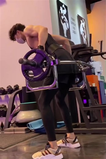 Intense Gym Workout with Song Kang - Get Fit and Stay Motivated!