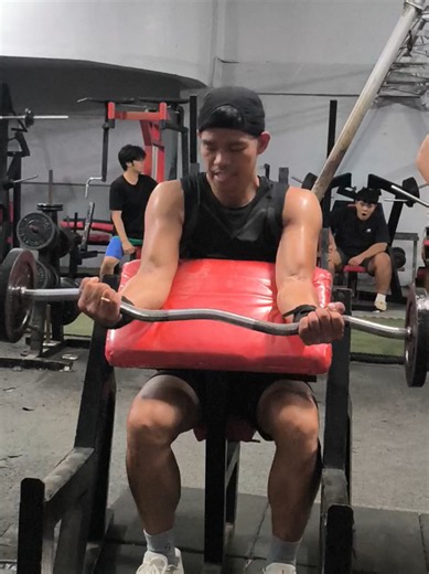 Wrist Wraps for Weightlifting: Gym Support and Benefits