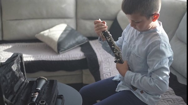 Bb Clarinet 17 Nickel Keys Black Bb Clarinet - Woodwind Band & Orchestra Musical Instruments for Beginners, Includes Case, Stand, 10 Reeds Mouthpiece Cushion and Cleaning Kit