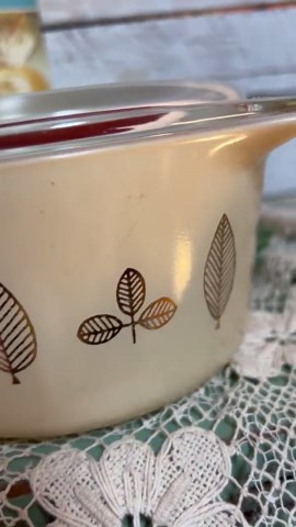 1959 Pyrex Buffet Twin Bowl #473 and Lid - Beige With Gold Leaf - Etsy