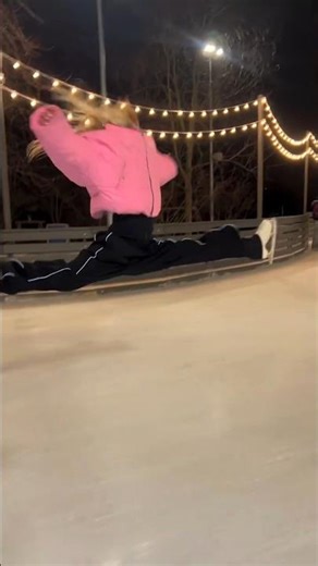 Incredible Split Jump in Open-air Ice Rink 🧊 #figureskating #iceskating #viral