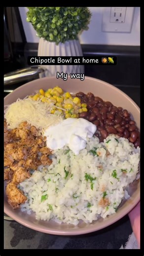 How to Make a Delicious Chipotle Bowl at Home