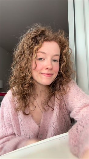 April Varner on Instagram: "no matter how many times I sing this solo, it always kicks my behind 😮‍💨 New single, “Night and Day”, out THIS FRIDAY! I consider it one of Cole Porter’s greatest love songs soooo it’s perfect to share with your partner for a valentine’s present 😉🩷 #vocalist #solotranscription #improvisation #acapella #valentine"