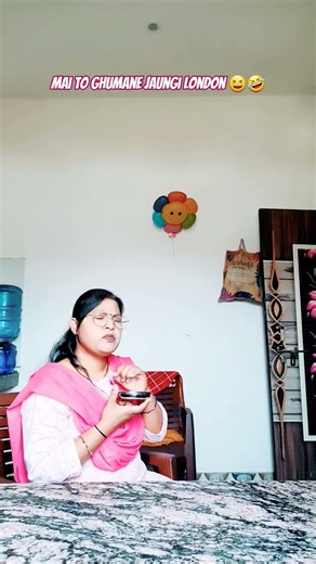 ytshorts #funnycomment#viralreel#tiktok #officalvideo#bestyoutuber #mai to ghumane jaungi London 😆🤣