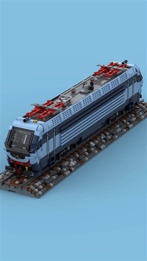 Ecco come è costruita la E402B nella nuova versione e in livrea Treni Turistici Italiani. #lego #train #treno #railway #rfi #trenitalia #fs #bricktrain #ferrovie #ferroviedellostato #ferroviedellostatoitaliane #italiantrains #legomoc #trenilego #moctrain #e402b #e402btti #trenituristiciitaliani | LEGO FS MOCS