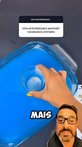 ✨Atividade incrível para fazer com as crianças!✨ Hoje vamos aprender brincando sobre os animais do fundo do mar 🌊🐠 e também sobre o próprio oceano! Você só vai precisar imprimir os animais marinhos, colocar dentro de um fichário plástico, cobrir com uma tigela de vidro com água colorida de azul e um pouquinho de trigo pra deixar turva — igualzinho ao oceano! Depois, com um copo de vidro, é hora de mergulhar e descobrir os animais escondidos no fundo do mar 🐙🦀🐋 Quando encontrar, é só marcar 
