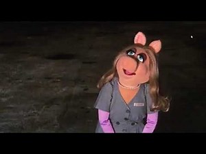 The Great Muppet Caper - The Mallory Gallery (Part 1) Oscar the Grouch Cameo!