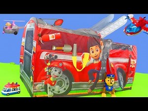 Feuerwehrauto Zelt mit Ausrüstungsgegenständen