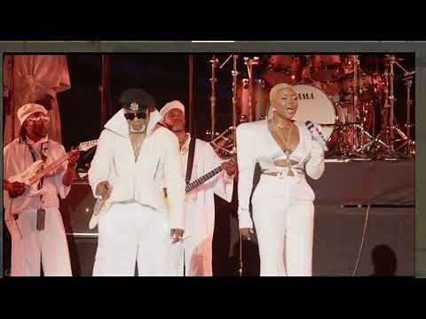 Koffi Olomide et Cindy Le Cœur interprètent Ikia Love dans une ambiance romantique et envoûtante !