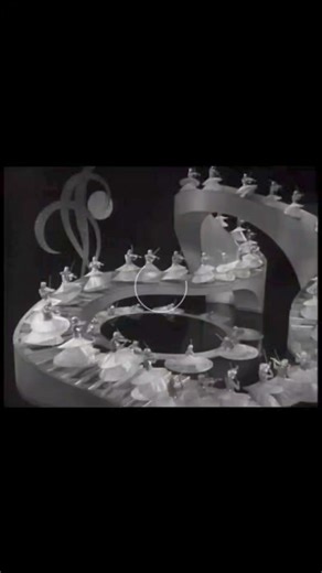 The Shadow Waltz" (Harry Warren - Al Dubin), in GOLD DIGGERS OF 1933 #theforgottensplendour #1930s #golddiggersof1933 #shadowwaltz #BusbyBerkeley #musicals #choreography #showgirls #oldhollywood #oldhollywoodstars #oldhollywoodfilms #oldhollywoodglamour #TheGoldenAgeofHollywood #starsofthesilverscreen #starsofthestageandscreen #vintagereels #classicreels #vintagefilms #classicfilms #classicmovies #movieswelove #movieclips #nostalgia #iconicstars #iconicfilms #blackandwhitefilms | The Forgotten S