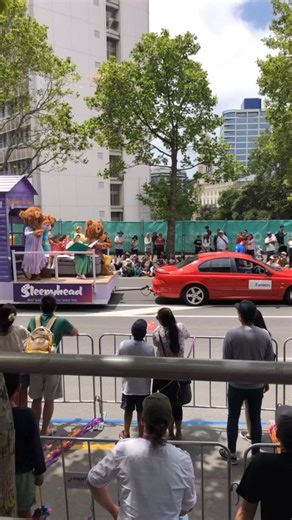 🎄 Christmas is coming… and we’re ready to dream big! Join Sleepyhead at the Farmers Santa Parade in Auckland this Sunday, 30 November, and make magical memories with your loved ones. ✨ Here’s the festive lineup: Pre-Parade Fun: 12 PM – 1 PM The Parade: 1 PM – 2:30 PM Santa’s Party @ Aotea Square: 2:30 PM – 5 PM Because nothing says Christmas like joy, laughter, and a little holiday comfort. ❤️ #SleepyheadChristmas #FarmersSantaParade | Sleepyhead