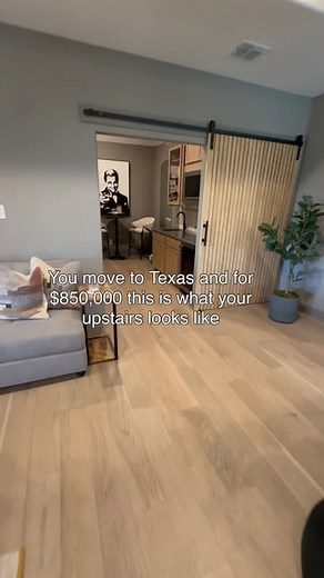 TEXAS REALTOR® | JESSICA COLLIGAN | Comment the word “LOFT” and I’ll send you more details of this house to your  This 1.5 story home is perfect for growing families who... | Instagram