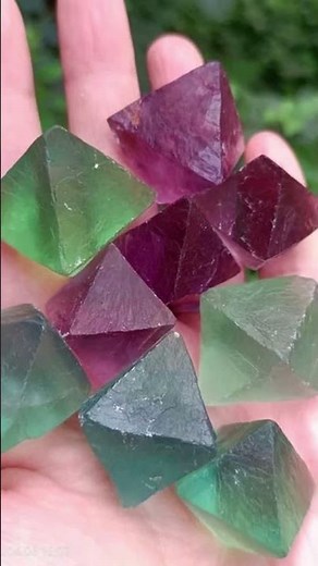 Cleavage Explained In 60 Seconds #rocks #minerals #crystals #gems #rockhounding #nature #gemstone