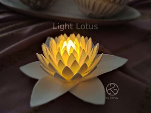 Light Lotus; a Delicate Lamp in Harmony With Nature / Luz De Loto; a Delicate Lamp in Harmony With Nature - Etsy