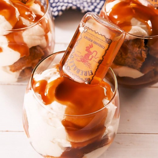 These pumpkin cakes are every Fireball Whisky lover's DREAM dessert. Full recipe: http://dlsh.it/Yu8gFwl | Delish