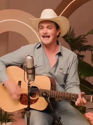 Sounds Like the Radio: Zach Top's Country Anthem