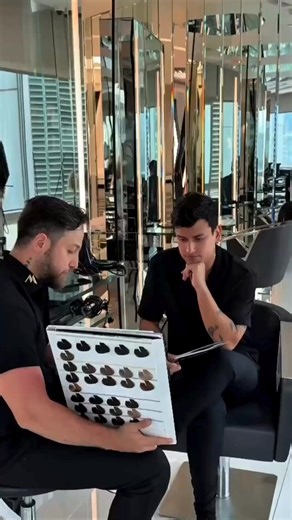 Estilista, colorista o emprendedora ¿Quieres aprenderla técnica de Balayage brasileña que dominará el 2026?si es así Sigue leyendo… El 2026 y diciembre están a la vuelta de la esquina, y tus clientas buscarán los colores en tendencia 💇‍♀️ 📆Este lunes 17 de Noviembre a las 8:00 pm hora Miami 🇺🇸 tendremos la Masterclass Blayage Edicion Brasil, conoce el nuevo método para lograr un Balayage premium. ✅ Aprende las técnicas que serán TENDENCIA esta temporada. ✅ Eleva el nivel de tus servicios y d