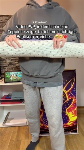 Schick das diesem Pokémon-Fan, der dieses Video nicht überspringen würde 👀⚡️ #PokemonFans #PokemonCommunity #PokemonLiebe #PokemonDeutschland Wenn du ein echter Pokémon-Fan bist, dann weißt du, dass man so etwas nicht einfach weiterscrollt, denn Pokémon ist nicht nur ein Spiel, sondern Kindheit, Nostalgie und pure Trainer-Leidenschaft, von Pikachu bis Glurak, von legendären Pokémon bis zu Shinys, von Arenakämpfen über die Top Vier bis zur Pokémon-Liga, vom Sammeln seltener Karten und Booster-Pa