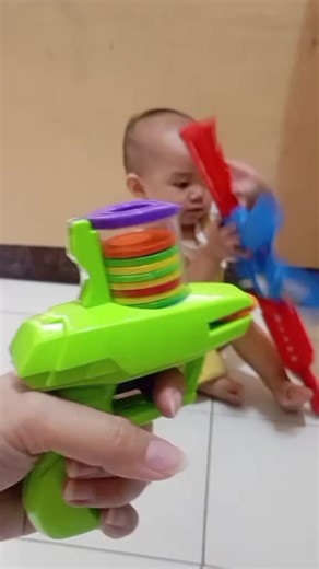 Flying Saucer Toy Gun Training: Outdoor Fun for Kids