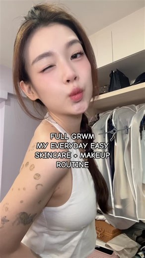 grace faith on Instagram: "everyday makeup, no overthinking 🤍 innisfree green tea supercharge set @innisfreesingapore @innisfreeofficial judydoll uv primer; green @judydoll_sg mistine luminous cushion @mistine_official naming blush; yummy @naming.cosmetic @naming.global rock sweet brow mascara; 03 1800.nini lippie @1800.nini @nicole.choo wosado lash curler & lashes @wosado.singapore ootd: @younghungryfree #gracetjq #grwm #skincare #makeup #sg"