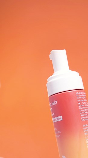 [Chính thức ra mắt] Sữa rửa mặt và Toner Sáng da mờ nám Sơ-ri Vitamin C - Da sạch sáng, mờ thâm nám 🥰 Việc làm sạch đúng cách và cân bằng độ ẩm sau khi rửa mặt đóng vai trò quan trọng không chỉ giúp làn da luôn khỏe mạnh mà còn giúp các bước dưỡng tiếp theo phát huy hiệu quả tốt hơn. 🍒Sữa Rửa mặt và Toner Sáng da mờ nám Sơ-ri Vitamin C ngoài làm sạch và cân bằng, còn được bổ sung hoạt chất Vitamin C trong trái Sơ-ri và dẫn xuất Vitamin C bền vững (3-o- Ethyl Ascorbic Acid) giúp tăng khả năng c