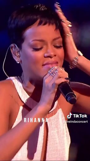 Rihanna X-Factor: We Found Love Live Performance