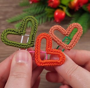 I made it from metal paper clips and sold 100 pieces in one day... you will love this idea.. amazing crochet #crochet #knitting | Aslı ile sanatsal tasarımlar