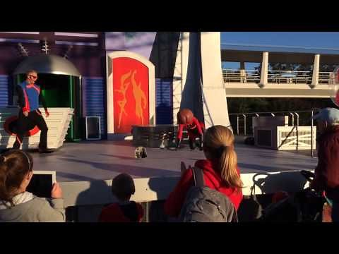 Elastigirl's Face Falls Off - Disney, Florida 16/1/2014