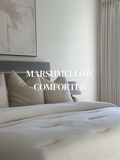 Extra fluffy comforter☁️💤🧸— It literally feels like a big cloud, cozy and absolutely dreamy to sleep in!😴🤍 #comforter #bedding #bedroomdecor #marshmellow #cozybedroom