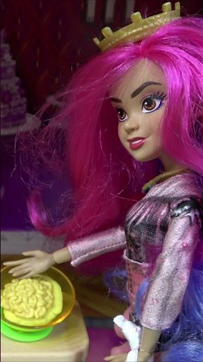 Anna and Elsa Thanksgiving Dinner Mystery #shorts