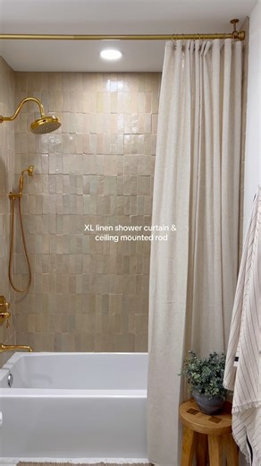 Rebecca Nicola | THKH on Instagram: "Follow & comment NEED for 🔗s to these bathroom upgrades! The ceiling mounted rod is such a game changer and SO affordable paired with an XL linen curtain! My favorite mats are these nonslip and washable options that come in other colors - I love the green as much as the brown 😍 . Follow for more home finds & inspo ✨ . #homefinds #bathfinds #lighting #bathmats #upgrades #relatable #home #bathdecor"