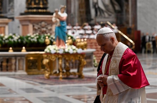 Pope Leo at Prayer Vigil for Peace: Stop planning arms and death - Vatican News
