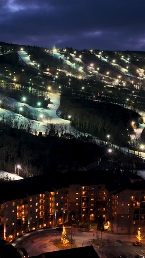 This February, the mountain is coming ALIVE after dark with two very exciting events 🌙 Winterfest: February 14 ⏰ 8PM-10PM at the Thirsty Camel Patio 😎 Live music, kids activities, torchlight parade & fireworks 🎟️ Free event Club Camelback: February 28 ⏰ 10PM-1AM on the mountain & Pennsylvania Room 🎶 21 Party in the Pennsylvania room with a DJ, late night bites, & drinks 🎉 Late night bite for all ages at the Thirsty Camel and Rakuda Ramen ⛷️ Black Bear will be spinning until 1AM for select t