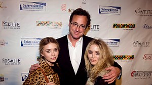 Mary-Kate and Ashley pose with Full House cast in recent never-before-seen pic‌