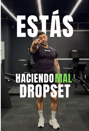 ¿QUÉ ES UN DROPSET Y PARA QUÉ SIRVE? Te explico fácil y rápido…. 👇🏻 El Dropset es una técnica de entrenamiento avanzada que consiste en realizar una serie al fallo muscular y, sin descanso, reducir el peso para continuar haciendo más repeticiones hasta volver a llegar al fallo. 🦾 •Para que me entiendas, yo lo aplico así en mi Press Militar para el día de hombros: 💥 Primero saco 10 repeticiones con las de 50 kilos, y apenas termino, sin descansar, bajo el peso a 40 kilos para sacar 10 repetic