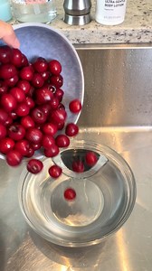 This is my favorite way to clean produce 🌱Note: do not do this with softer berries like raspberries or blackberries. Instead, gently rinse them just before eating 💕 #healthychoices #healthylifestyle #healthyfoods #healthyeating | Planted in the Kitchen