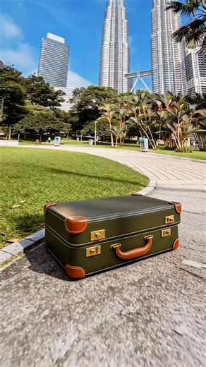 Aerotel Airport Transit Hotel on Instagram: "Red-eye flight? Long layover? Treasure found: Aerotel Kuala Lumpur. Unbox your place to rest, relax & recharge — without leaving the airport. 🛏️✨ Book now! bit.ly/4qEtWll #myAerotel #AerotelKualaLumpur #TransitHotel #AirportSleep #KUL @gatewayklia2"