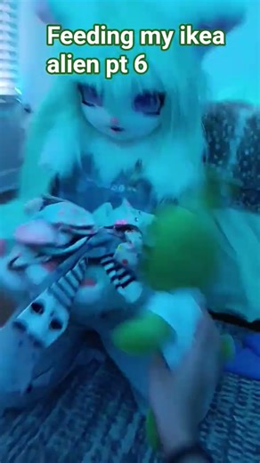alien feeding yayyyy #feed #yay #idkwhattoputhere