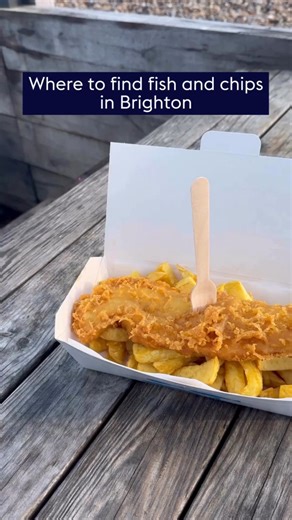 Are you looking for a classic taste of Britain right on the seaside? We've found the perfect place for you - Captain's Fish and Chips in Brighton! 🍟🐟 @visitbrighton 📍 8 King's Road, Brighton | Love GREAT Britain