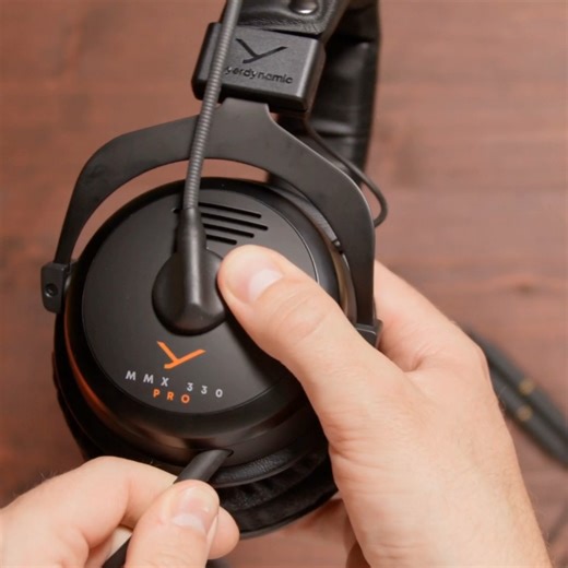 The new MMX 330 PRO is here. What’s inside the box? Let's have a look together: https://fcld.ly/mmx330pro 📦 #beyerdynamic | beyerdynamic