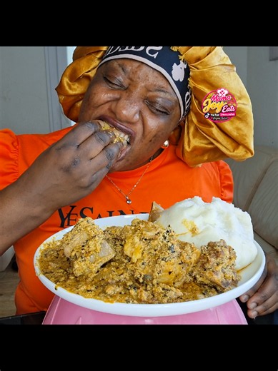 eating big fufu with delicious EGUSI soup 🍲 😋 👌 #foodlover #delicious #yummy #foodie