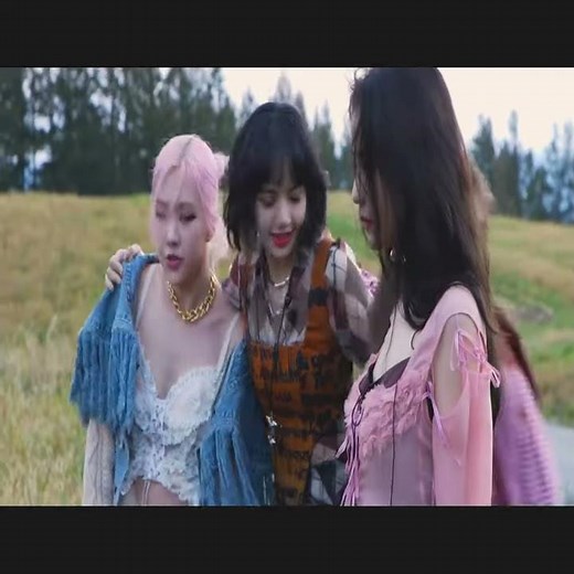 Rosé cry so hard because of wrong color of pink on her hair. #lovesickgirl #Blackpink