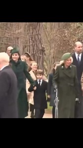 First look of The Prince and Princess of Wales , alongside their 3 children, have just arrived at church this morning at Sandringham! ❤️🎄 #queenelizabeth #ladydiana #kingcharles #queencamilla #princegeorgeofcambridge #princessofwales #dukeofedinburgh #princessdiana #princecharles #princewilliam #katemiddleton #princegeorge #princesscharlotte #princelouis #ducchessofcambridge #duchessofedinburgh #dukeofedinburgh #princeofwales #britishroyalfamily #monarchy #britishmonarchy #diana #dianaspencer #